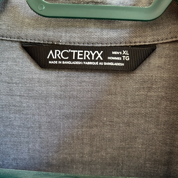 Arc teryx long sleeve shirt with pocket - Picture 2 of 7